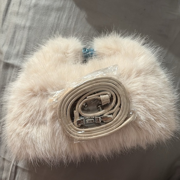 Fluffy Fur Cream Handbag - Picture 3 of 3